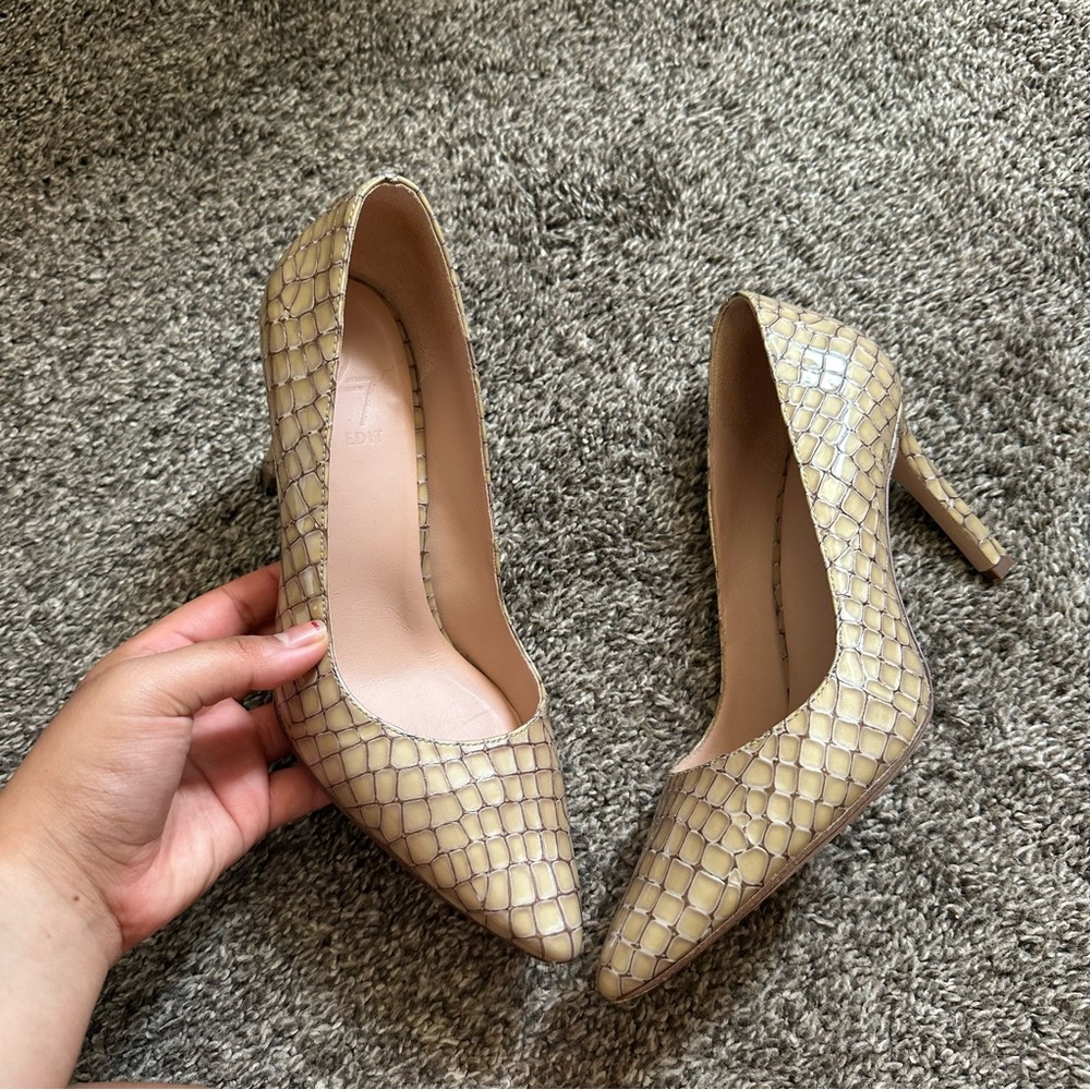 27 Edit Naturalizer Adele Crocodile Pointed Toe Leather Heels